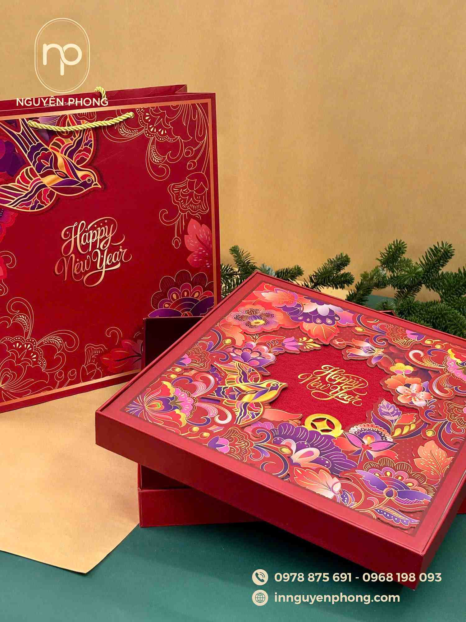 In hộp quà Tết dạng âm dương
